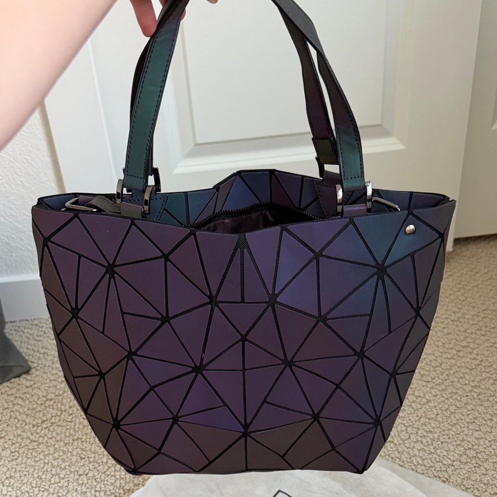 Geometric Patterned Tote and Wallet Set - Picture 7 of 10